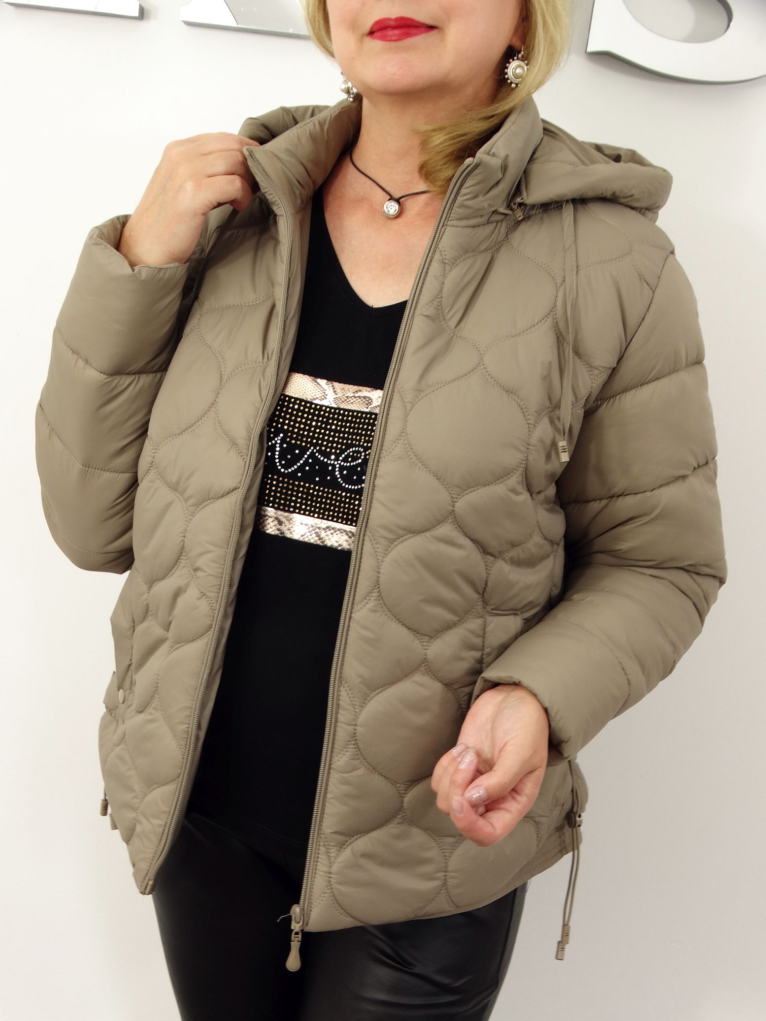 Kurtka Damska Pikowana Przejściowa z Kapturem NIKITA od 42 do 52 beżowy
