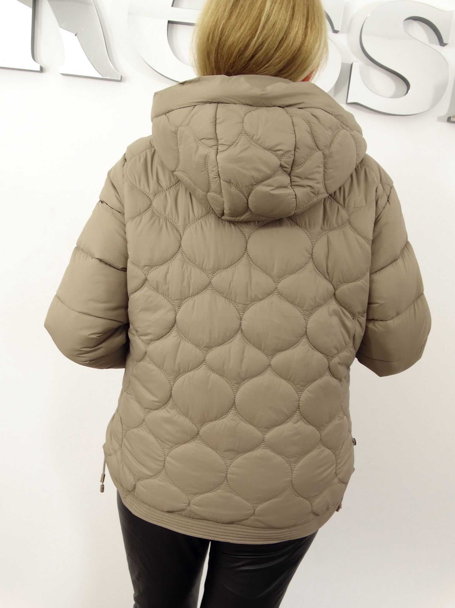 Kurtka Damska Pikowana Przejściowa z Kapturem NIKITA od 42 do 52 beżowy - obrazek 2