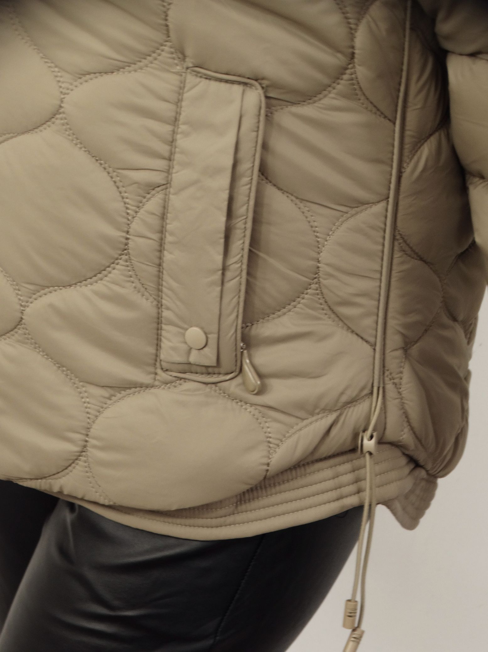 Kurtka Damska Pikowana Przejściowa z Kapturem NIKITA od 42 do 52 beżowy - obrazek 7