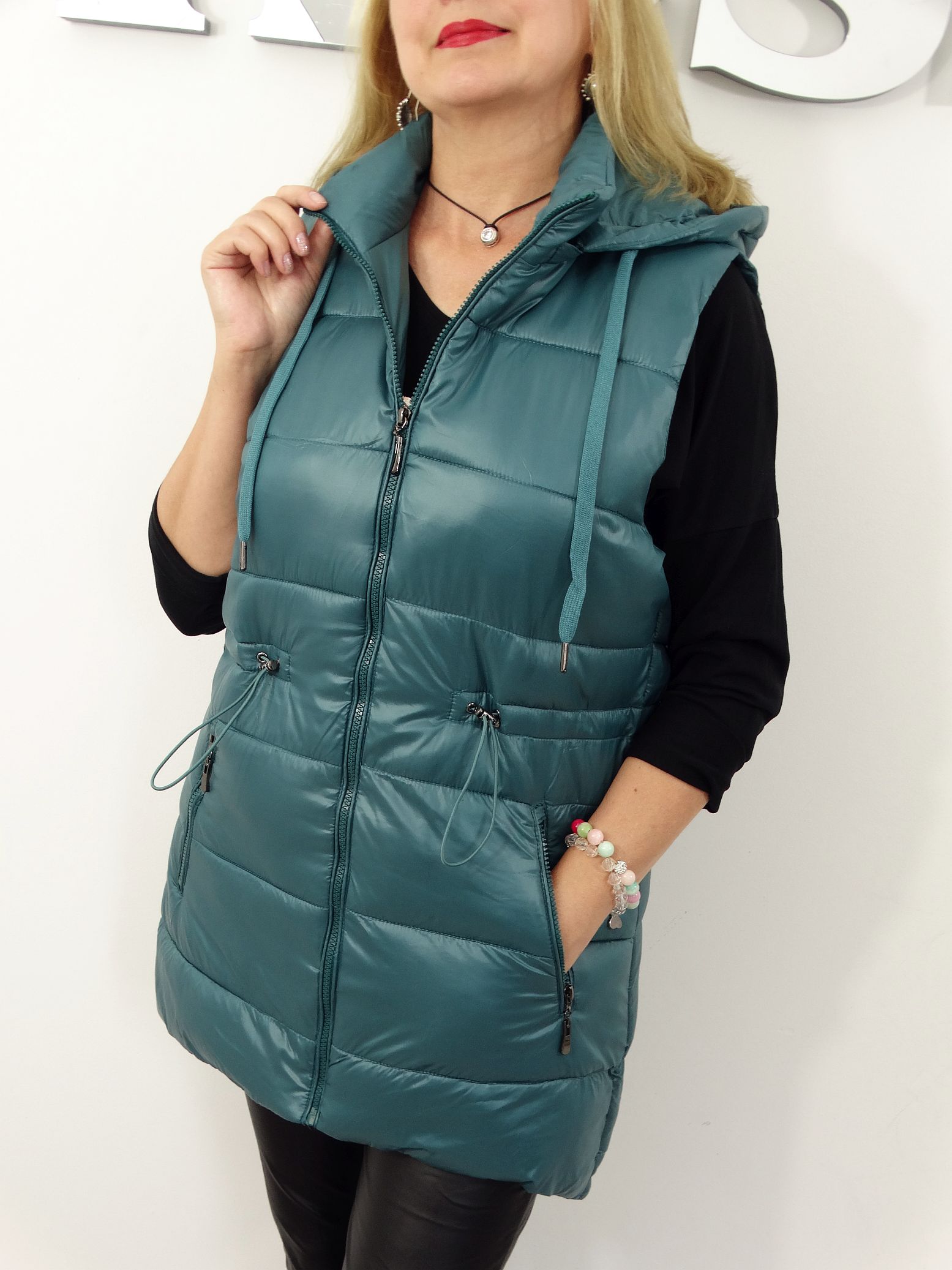 Kamizelka Pikowana Bezrękawnik z Odpinanym Kapturem AURELIA od 40 do 50 morska - obrazek 4