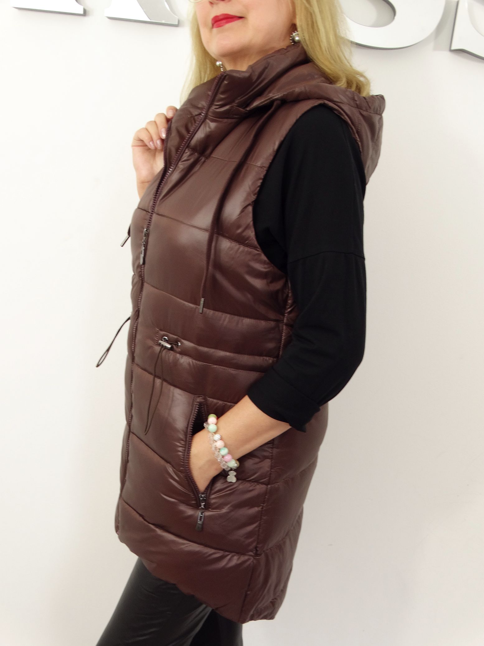 Kamizelka Pikowana Bezrękawnik z Odpinanym Kapturem AURELIA od 40 do 50 czekoladowa - obrazek 5