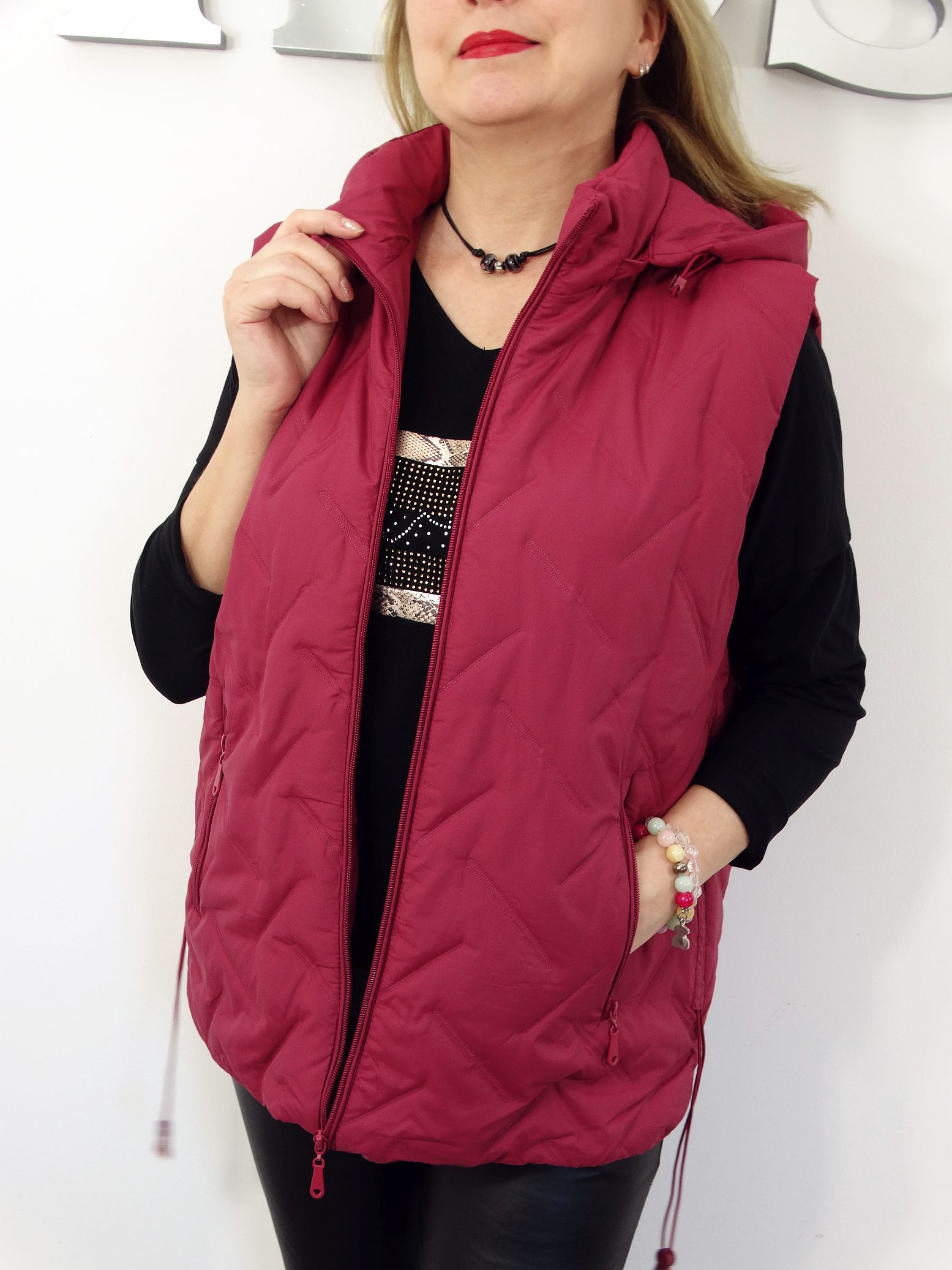 Kamizelka Wiosenna Bezrękawnik z Odpinanym Kapturem ELDA od 44 do 54 czerwone wino - obrazek 3