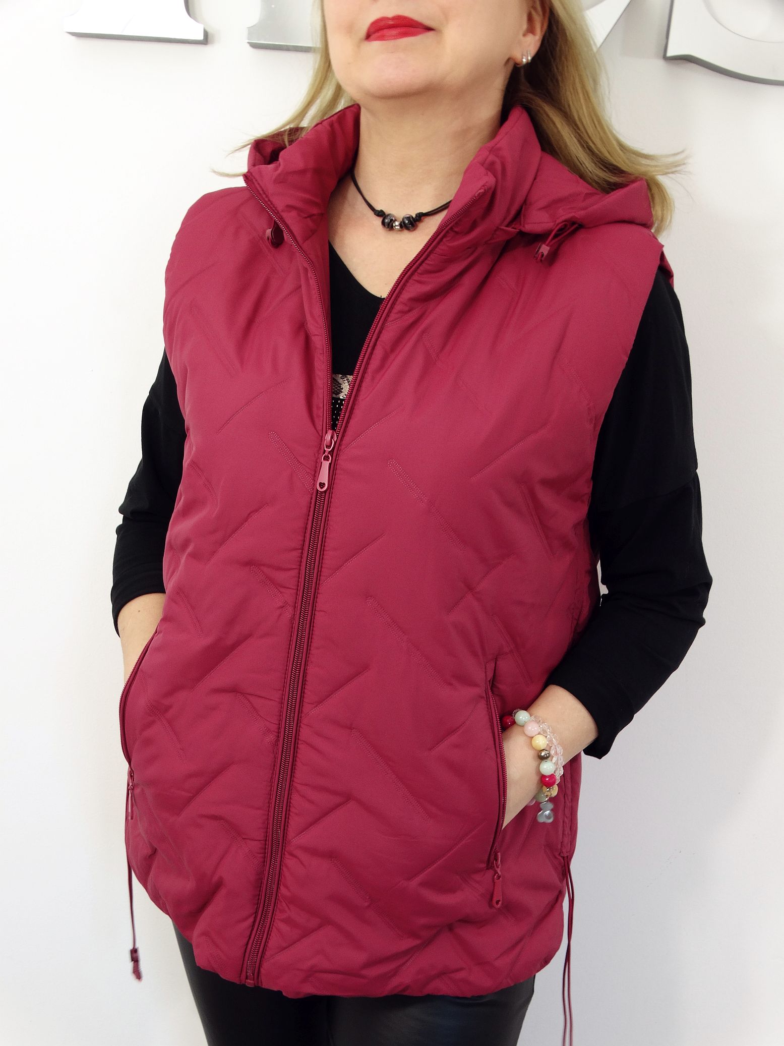 Kamizelka Wiosenna Bezrękawnik z Odpinanym Kapturem ELDA od 44 do 54 czerwone wino