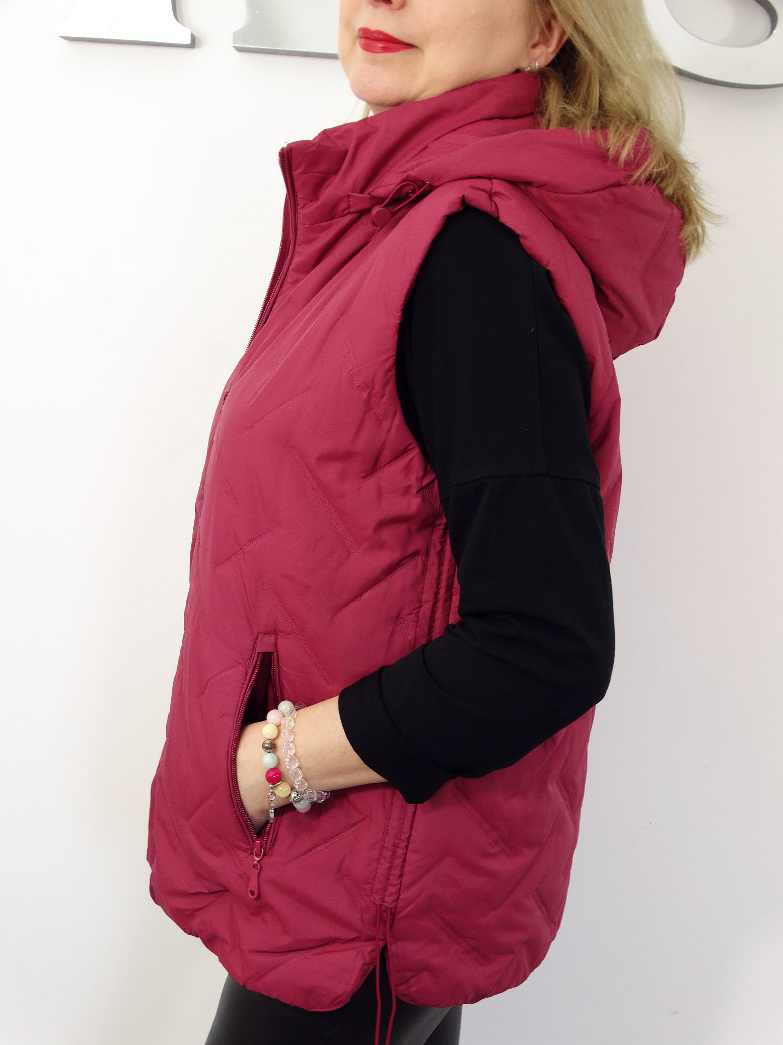 Kamizelka Wiosenna Bezrękawnik z Odpinanym Kapturem ELDA od 44 do 54 czerwone wino - obrazek 5