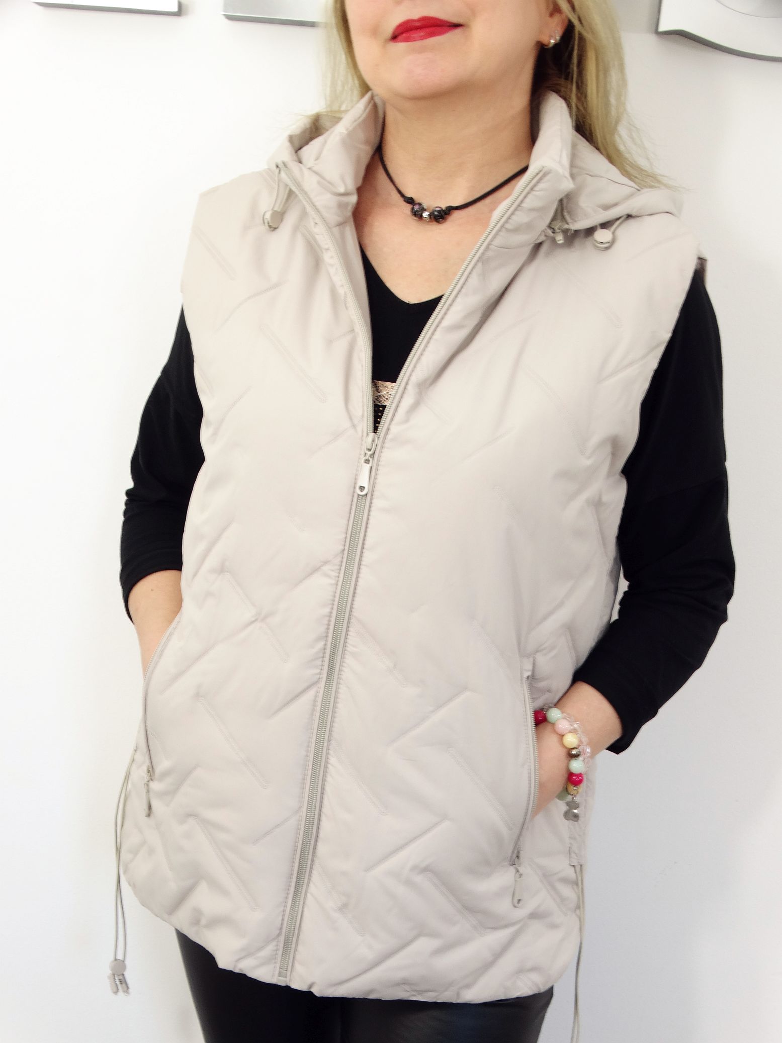 Kamizelka Wiosenna Bezrękawnik z Odpinanym Kapturem ELDA od 44 do 54 kremowa