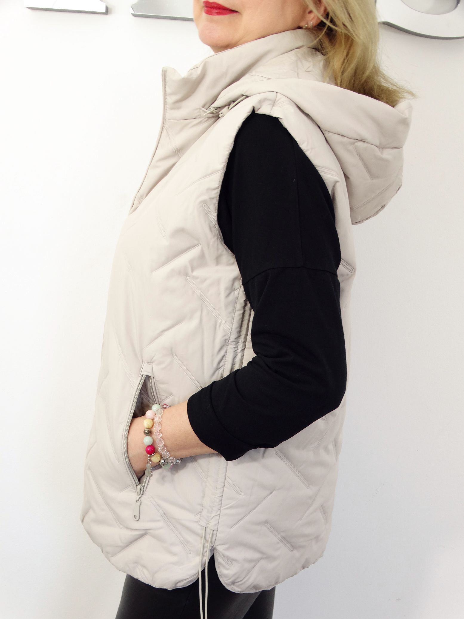 Kamizelka Wiosenna Bezrękawnik z Odpinanym Kapturem ELDA od 44 do 54 kremowa - obrazek 5