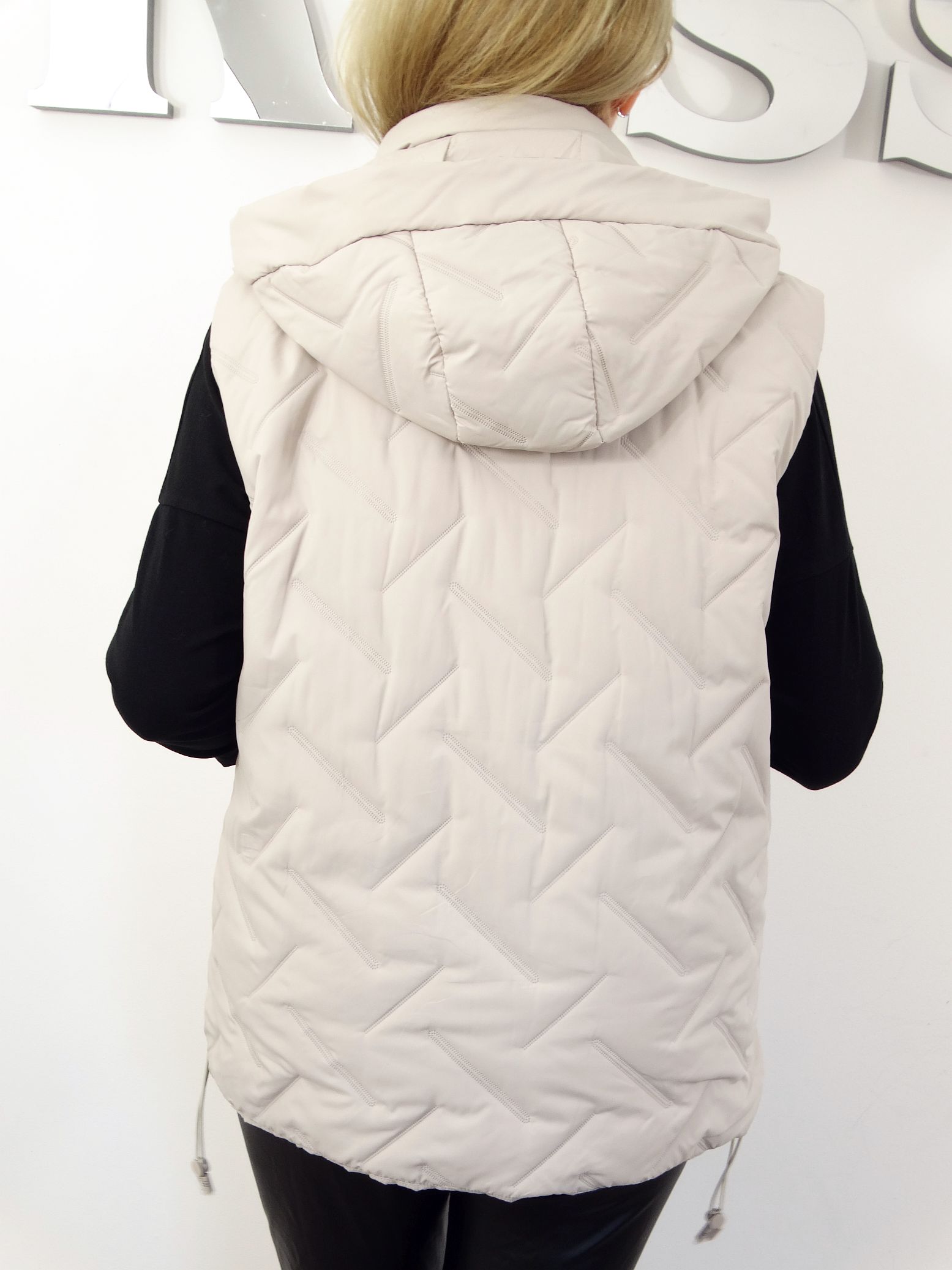 Kamizelka Wiosenna Bezrękawnik z Odpinanym Kapturem ELDA od 44 do 54 kremowa - obrazek 6