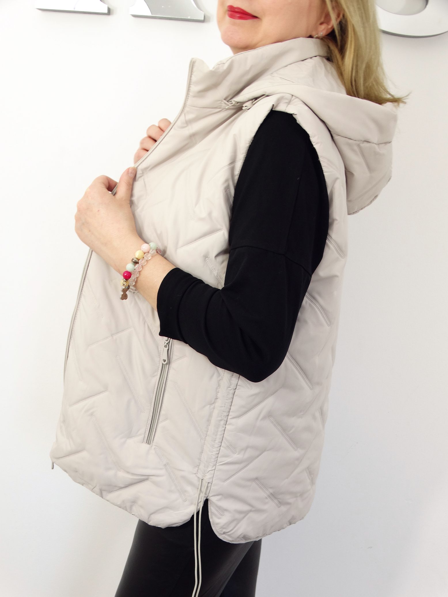 Kamizelka Wiosenna Bezrękawnik z Odpinanym Kapturem ELDA od 44 do 54 kremowa - obrazek 2