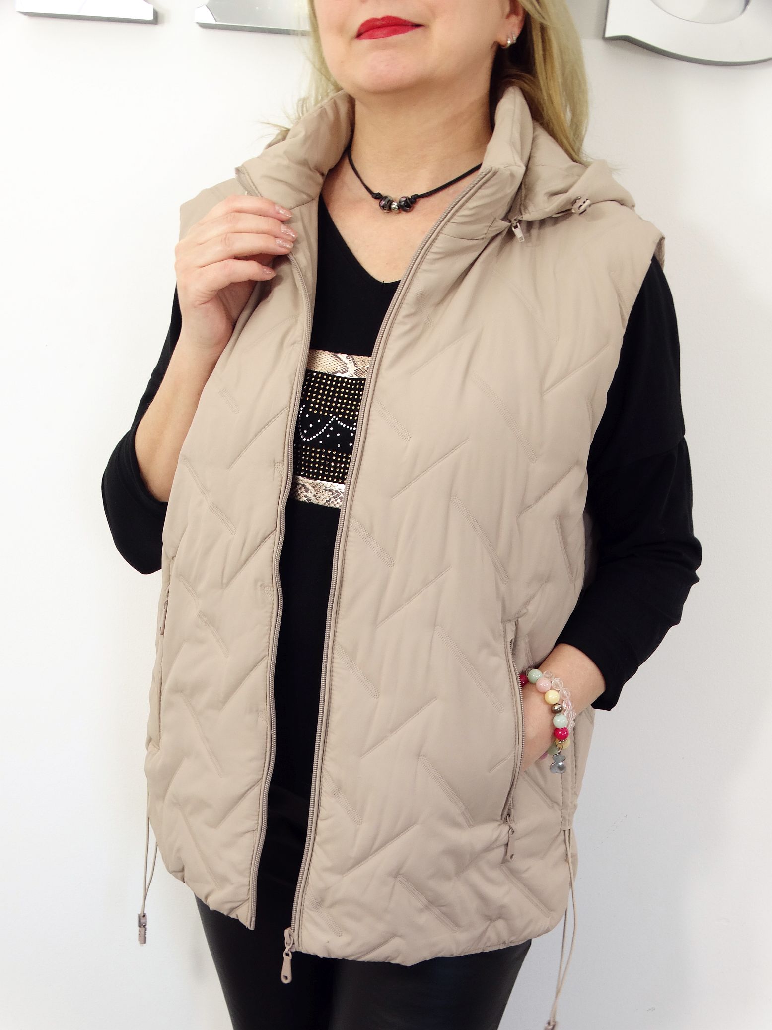 Kamizelka Wiosenna Bezrękawnik z Odpinanym Kapturem ELDA od 44 do 54 beżowa - obrazek 3