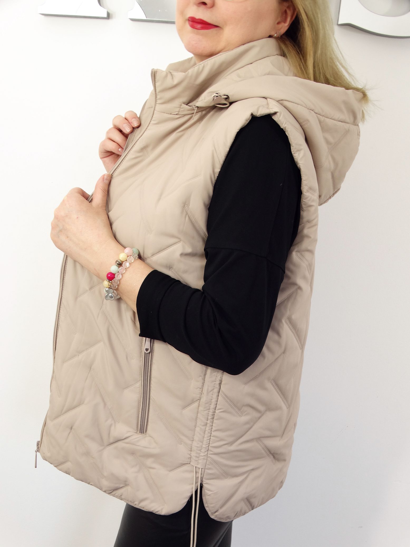 Kamizelka Wiosenna Bezrękawnik z Odpinanym Kapturem ELDA od 44 do 54 beżowa - obrazek 2